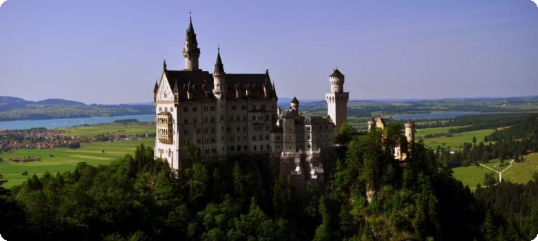 Neuschwanstein Castle from Marienbrucke, Germany Neuschwanstein Castle from Marienbrucke, Germany