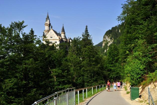 Neuschwanstein Castle to Marienbrucke bridge Neuschwanstein Castle to Marienbrucke bridge